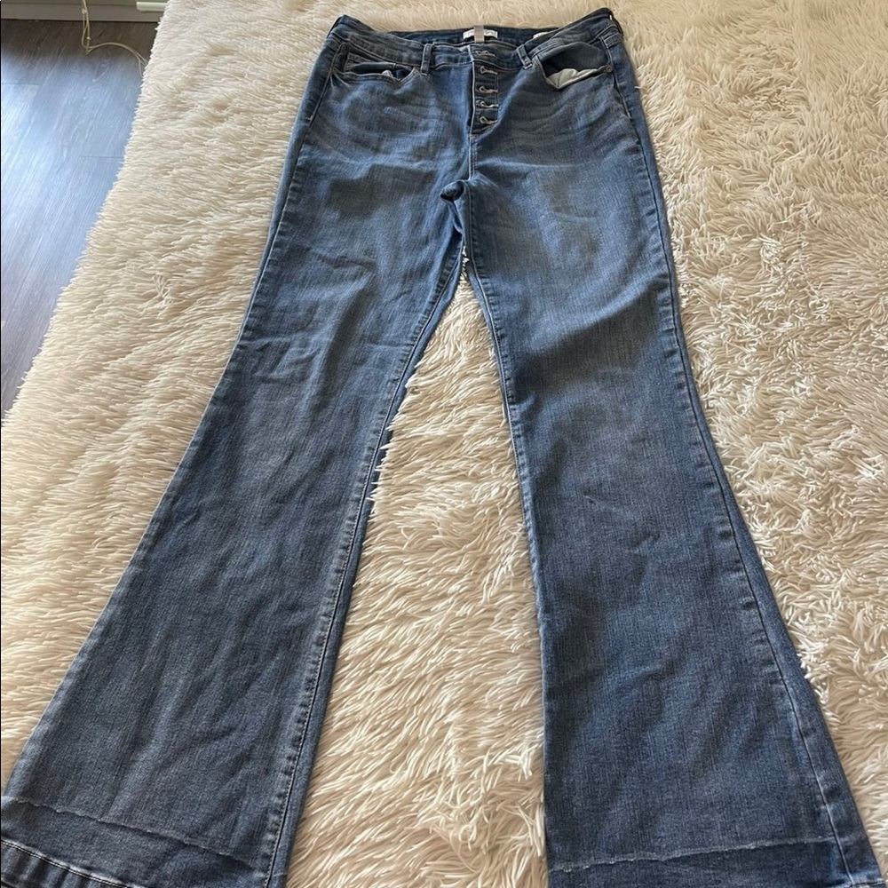 Bell bottom Jean light wash